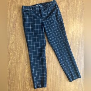 Old Navy Black and White patterned High Rise Pixie Pants